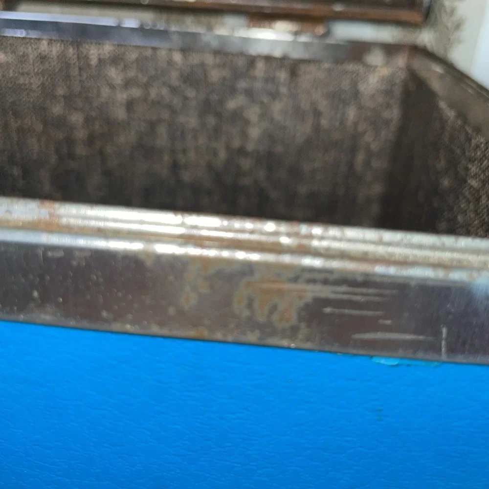 Vintage Medium Size Hard Side Trunk | Metal Latch & Corners | 12x 8.5 x 9in